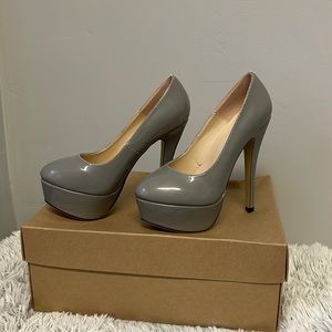 COPY - Loslandifen gray platform shoes size 6